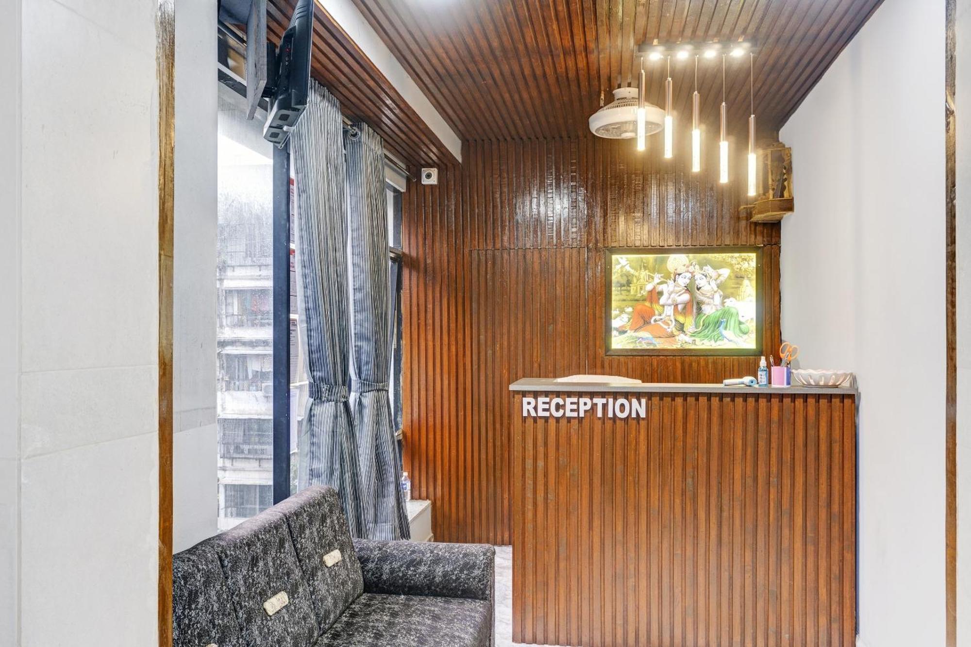 Oyo Flagship Hotel Royal Inn Surat Exterior photo