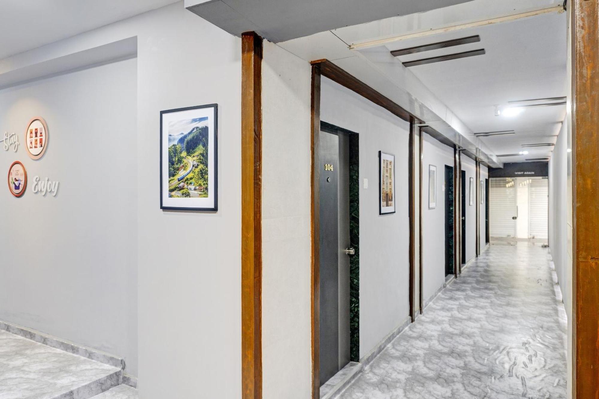 Oyo Flagship Hotel Royal Inn Surat Exterior photo