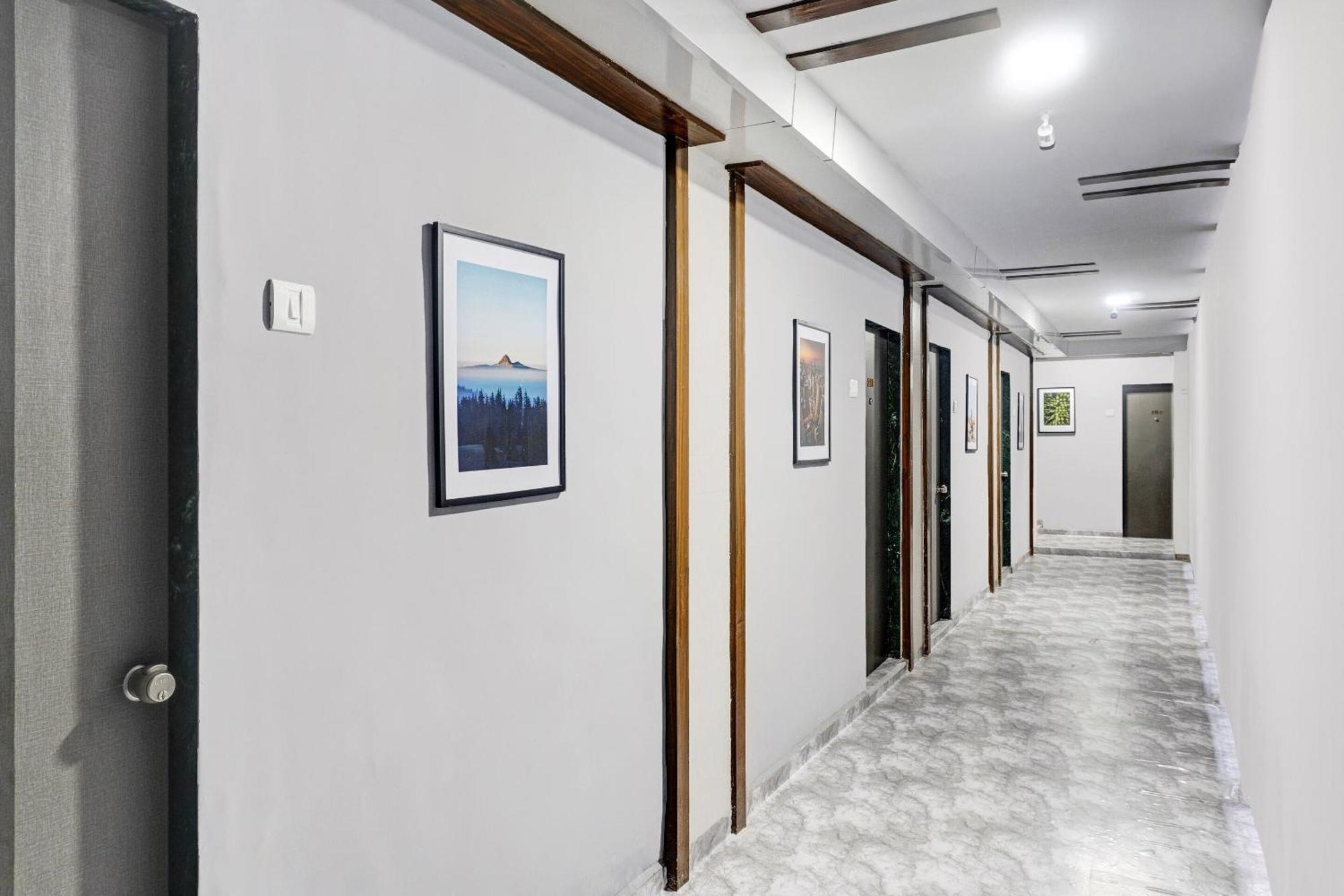 Oyo Flagship Hotel Royal Inn Surat Exterior photo